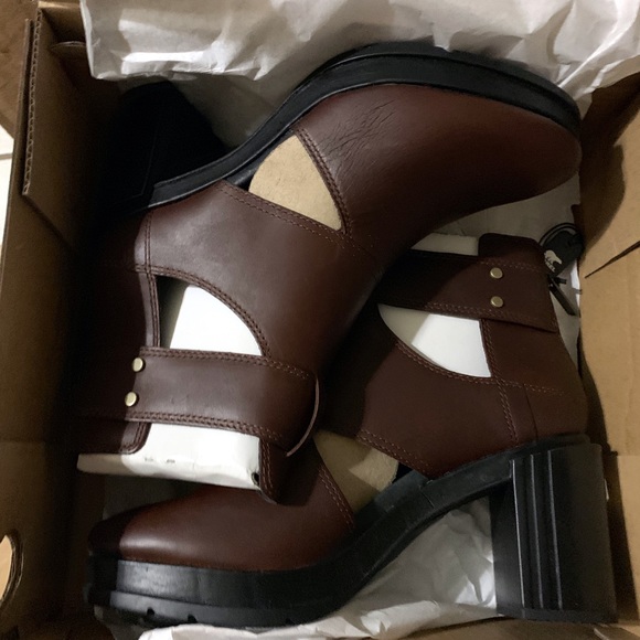 NWT Sorel Margo Cut Out ankle Booties Size: 9 - Picture 2 of 8
